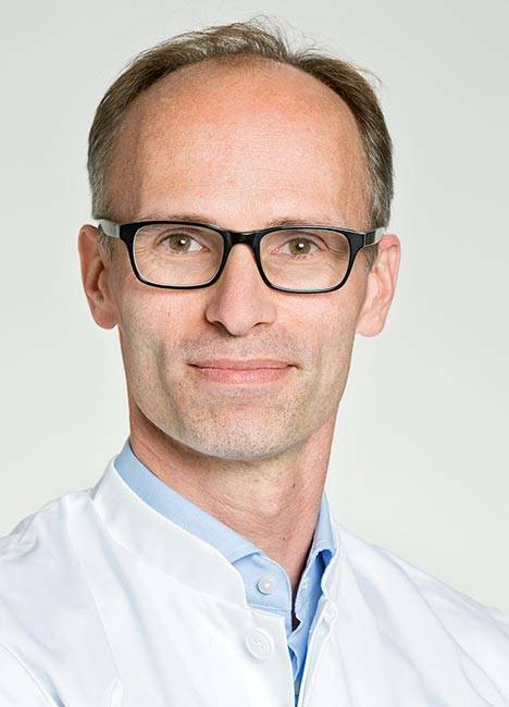 PD Dr. med. Bastian Marquaß, especialista en ortopedia en Alemania